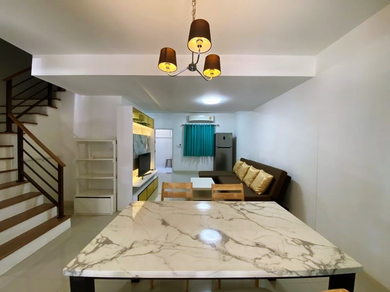 ให้เช่า/ขายทาวน์เฮ้าส์ 2 ชั้น ย่านพัฒนาการ 38 พื้นที่ 21 ตรว. เช่า 26,000 บ/ด ขาย 4.2 ล.