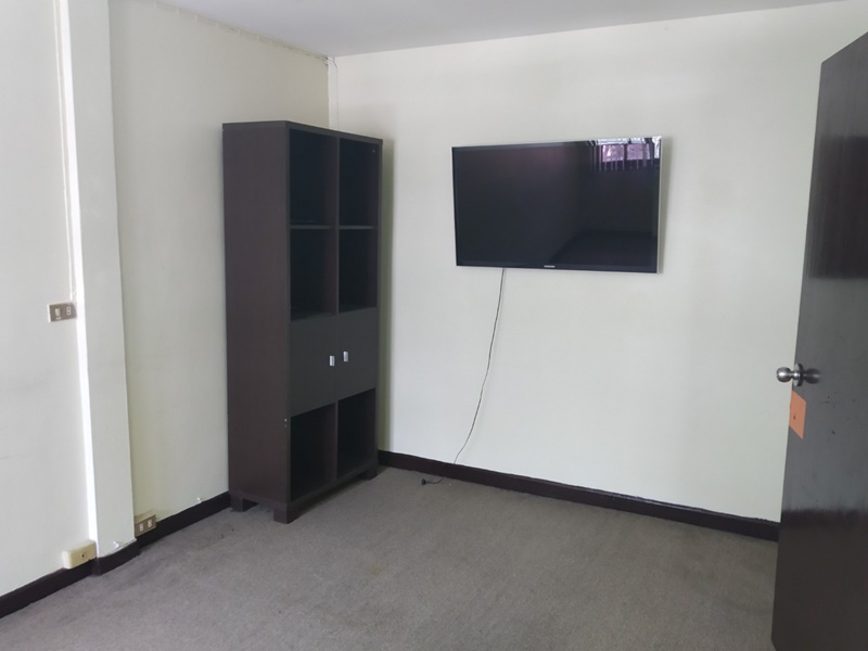 ขาย/ให้เช่าโฮมออฟฟิศ 2 ชั้น ย่านลาดพร้าว พื้นที่ 160 ตรม. เช่า 35,000 บ/ด ขาย 8.1 ล.