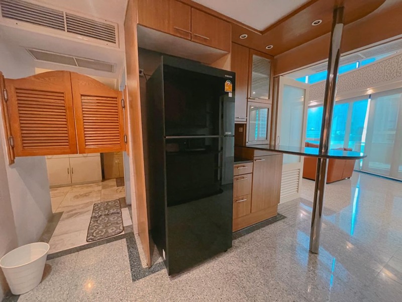 ให้เช่าคอนโด รีเจ้นท์ รอยัล เพลส 1 พื้นที่ 230 ตรม. 4 ห้องนอน เช่า 120,000 บาท/เดือน