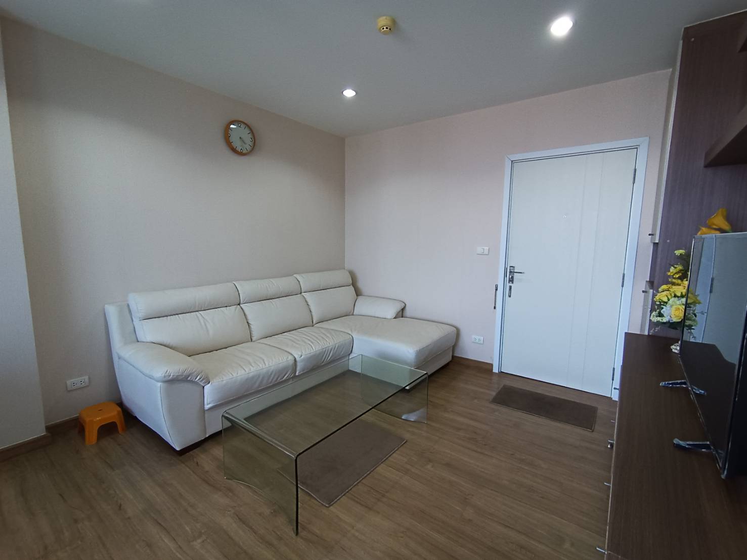 ให้เช่าคอนโด เดอะ ทรี อินเตอร์เชนจ์ พื้นที่ 36 ตร.ม. 1 ห้องนอน เช่า 13,000 บ/ด