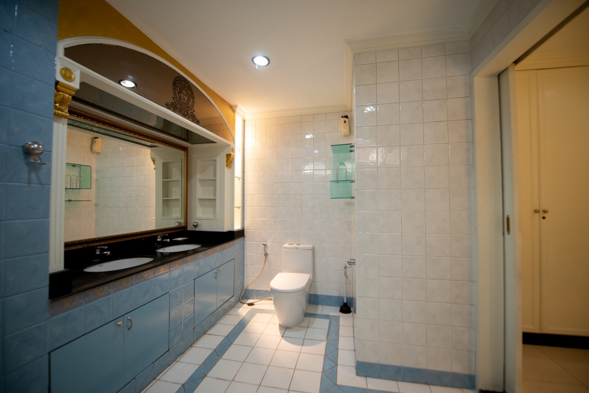 Pet friendly 3 BED 3 bath + 1 spare room plus maid room and maid bathroom plus 4 balconies and 2 car parks .. 350 SQ METER Ready to Move in.