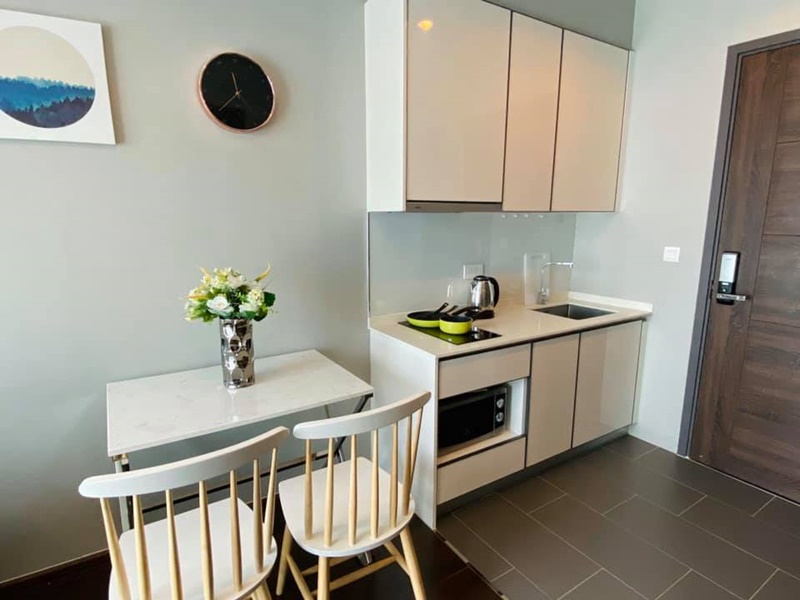 ให้เช่าคอนโด ซี เอกมัย พื้นที่ 30 ตร.ม. 1 ห้องนอน เช่า 18,000 บ/ด