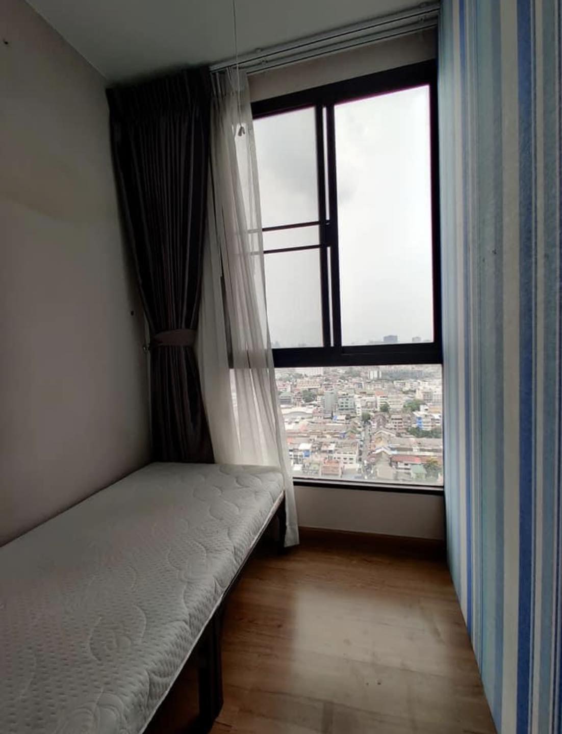 KS-J4.2 เดอะ ทรี อินเตอร์เชนจ์ 2ห้องนอน 1ห้องน้ำ ขนาด23ตร.ม ชั้น30 ทิศเหนือ ราคา 8,000บาท/เดือน สัญญา1ปี