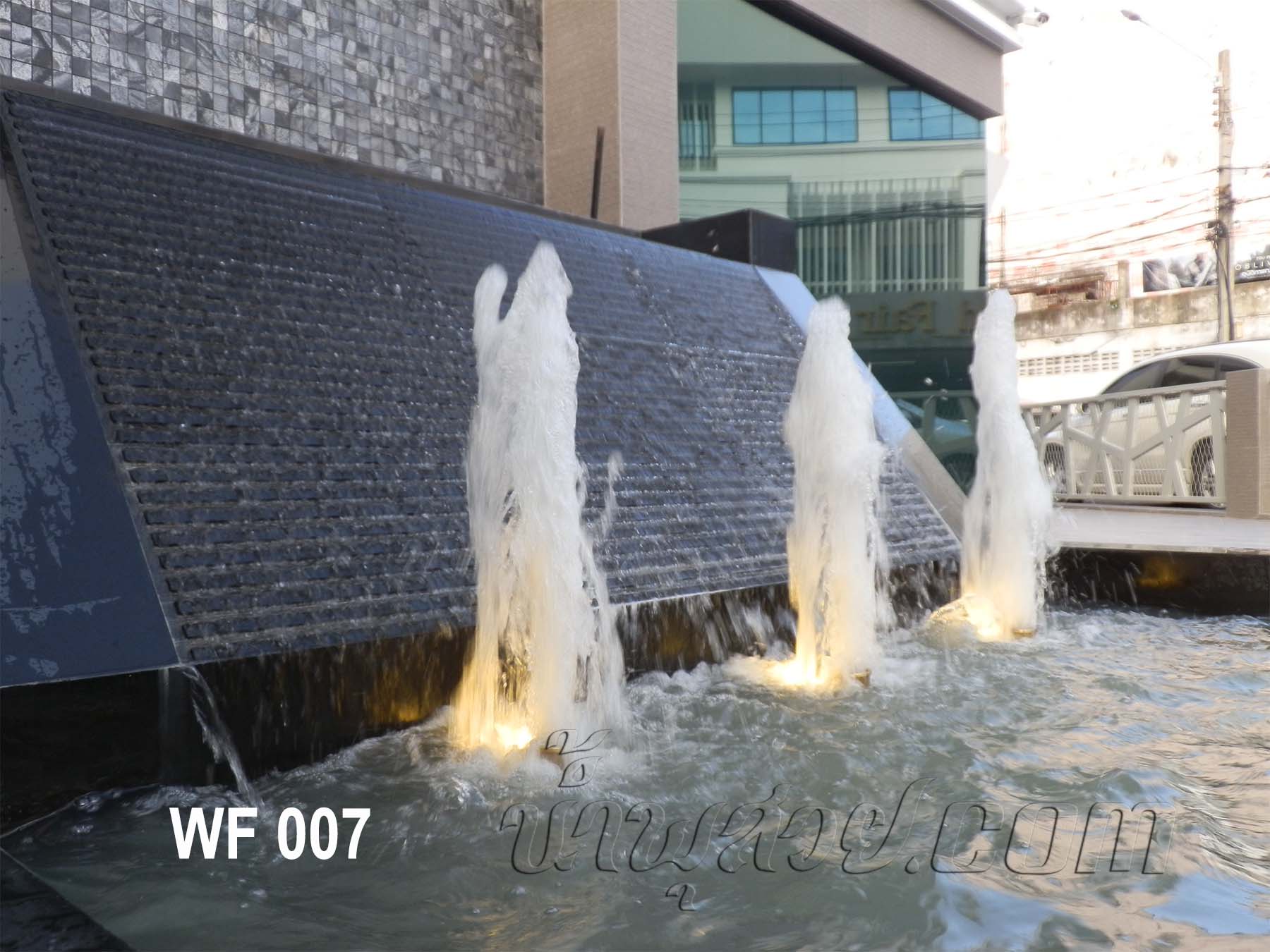 บ่อน้ำพุ-น้ำล้น ด้านหน้า บริษัท World Fair รวม 2 บ่อ