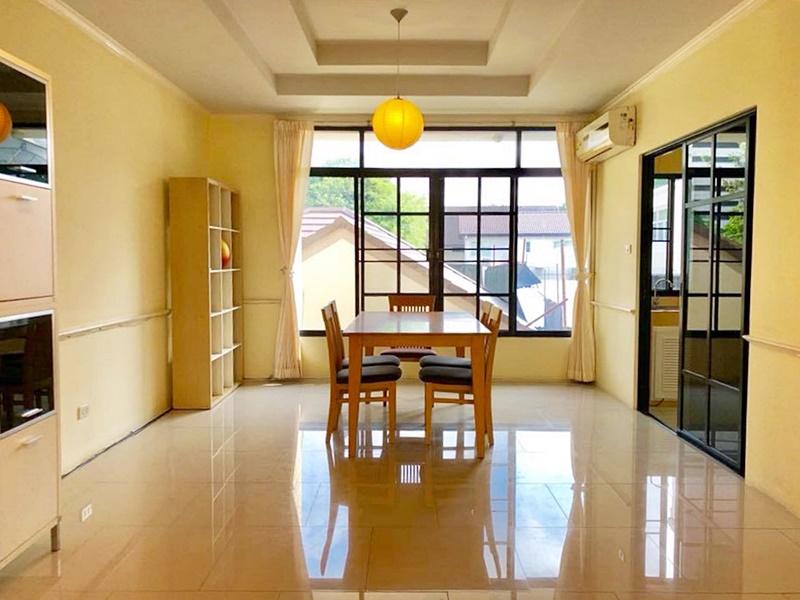 ให้เช่าทาวน์เฮ้าส์ 4 ชั้น ย่านสุขุมวิท พื้นที่ 380 ตรม. 3 ห้องนอน เช่า 65,000 บ/ด