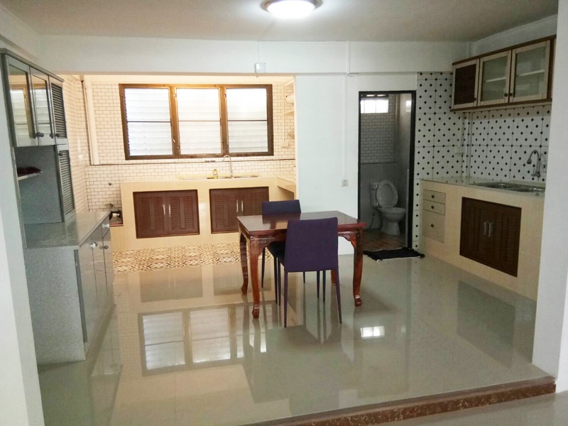 ให้เช่าทาวน์เฮ้าส์ 2 ชั้น ย่านลาดพร้าววังหิน พื้นที่ 24 ตารางวา 2 ห้องนอน เช่า 15,000 บ/ด