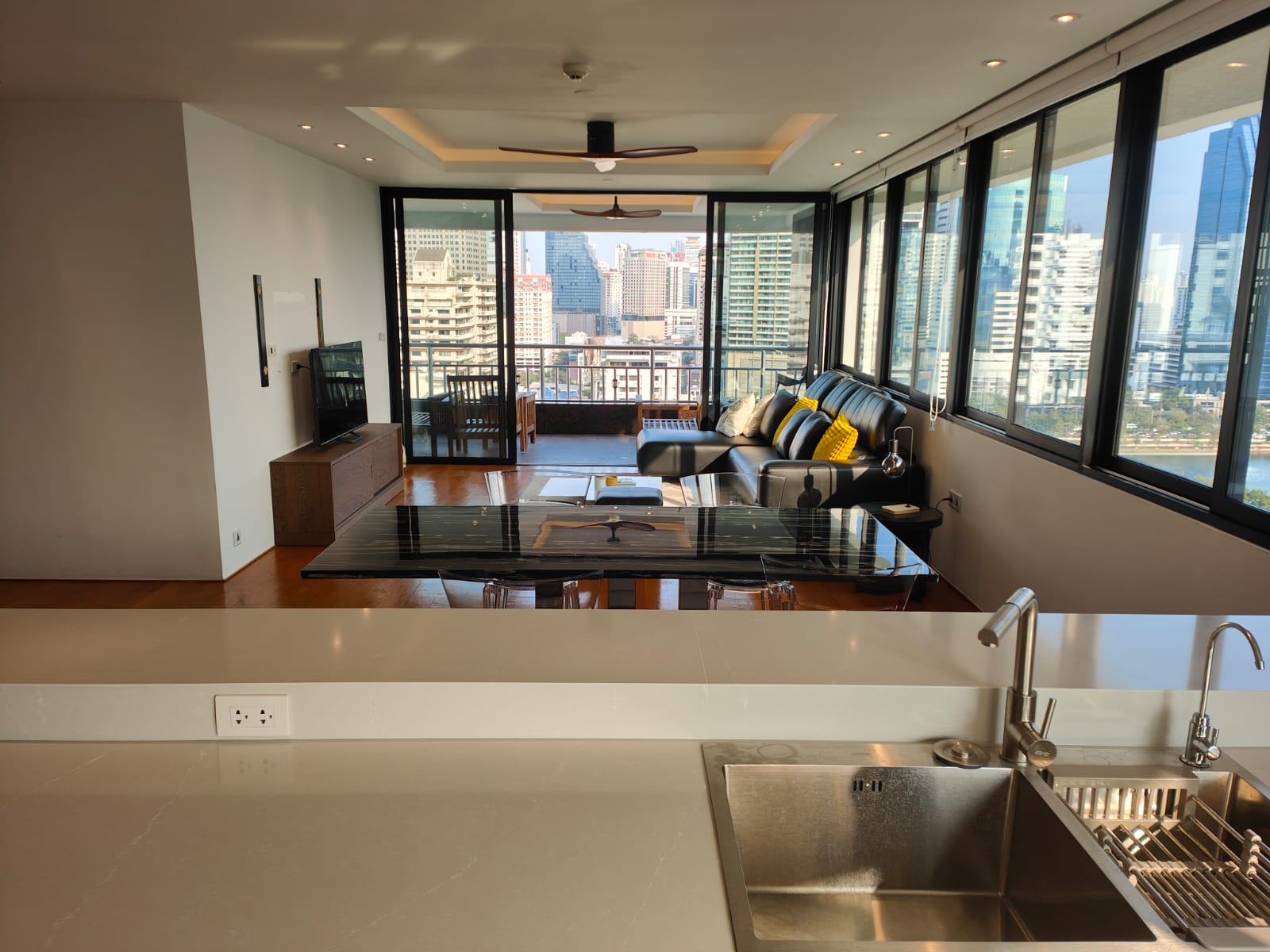 KDM15.1 วอเตอร์ฟอร์ด ไดมอน สุขุมวิท 30/1 3 ห้องนอน 3 ห้องน้ำ 146 ตรม ชั้นสูง ค่าเช่า 90,000 บาท