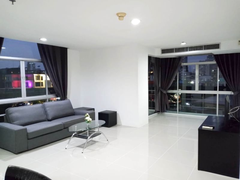 ให้เช่าคอนโด เดอะ แคปิตอล สุขุมวิท 30/1 พื้นที่ 90 ตร.ม. 1 ห้องนอน เช่า 33,000 บ/ด