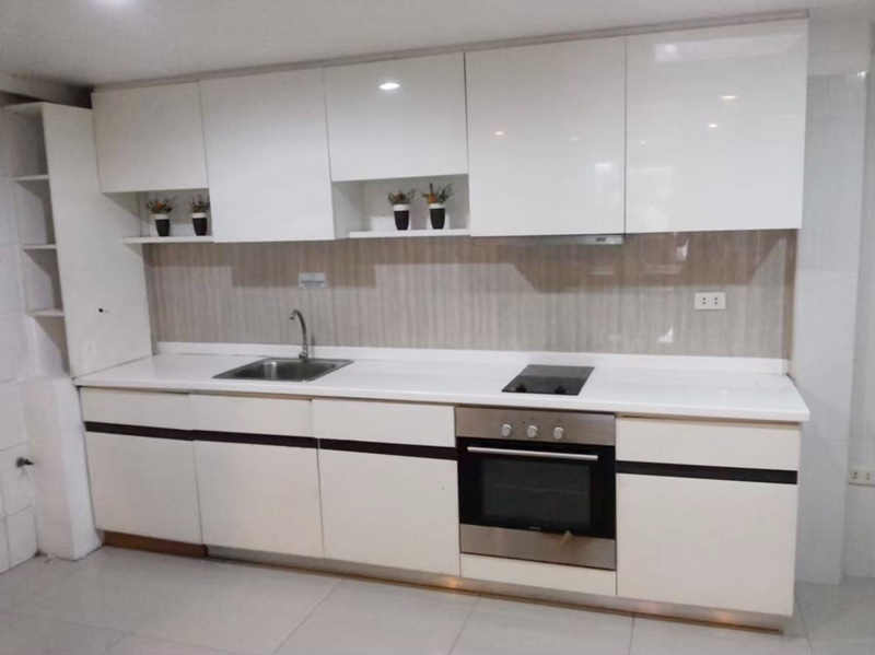 ให้เช่าทาวน์เฮ้าส์ 5 ชั้น ย่านสุขุมวิท พื้นที่ 27 ตรว. 4 ห้องนอน เช่า 65,000 บ/ด