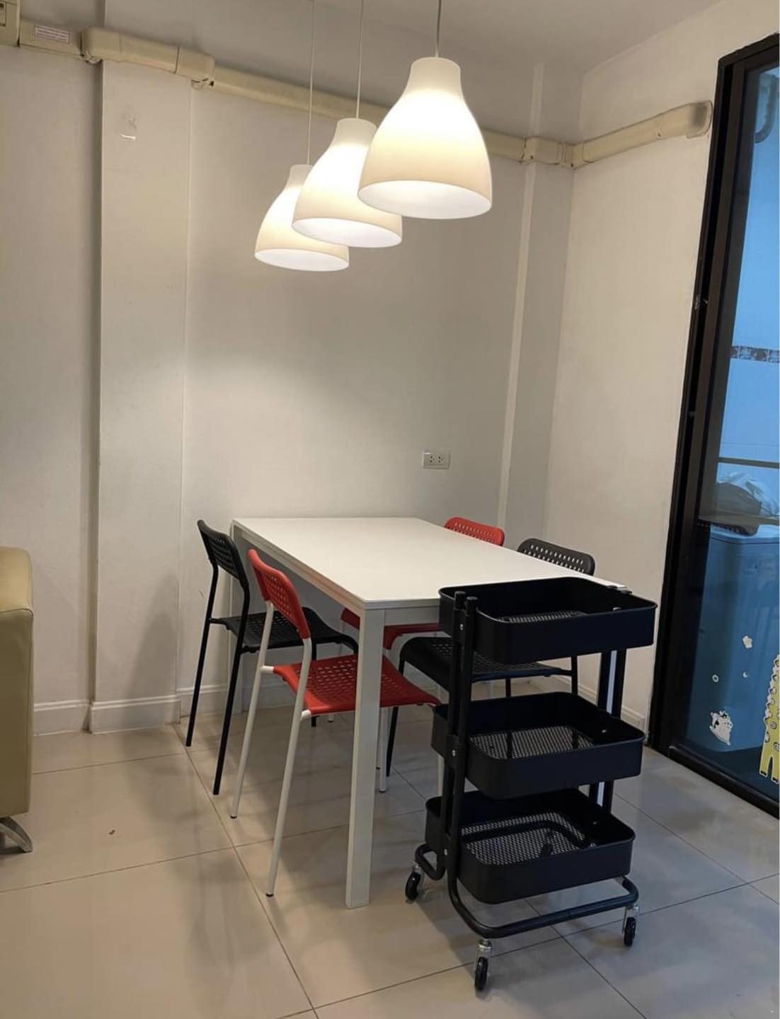 ให้เช่าทาวน์โฮม 3 ชั้น ย่านลาดปลาเค้า 21 ตร.ว. 3 ห้องนอน ราคา 24,000 บาท/เดือน