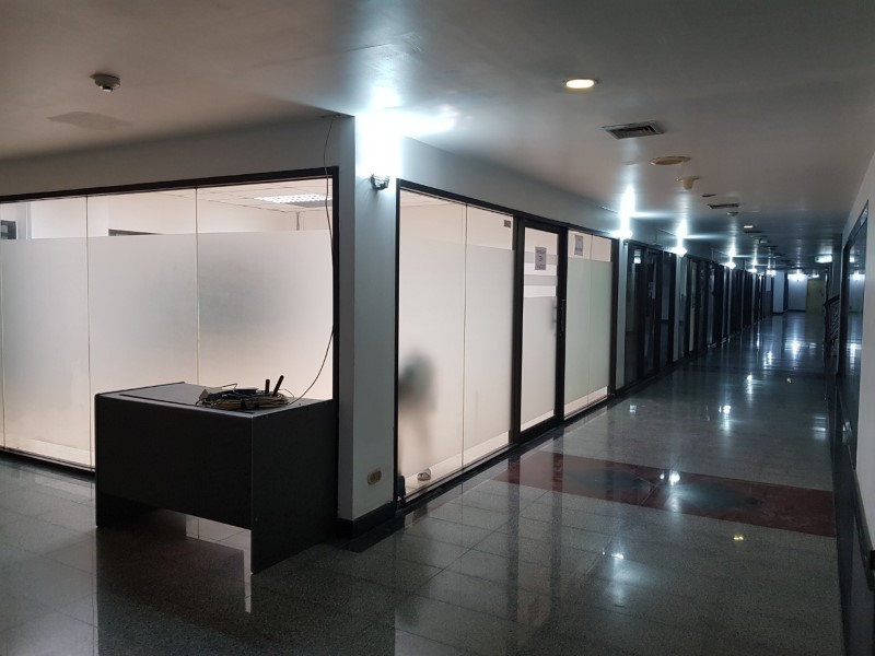 ให้เช่า ออมนิ ทาวเวอร์ สุขุมวิท 4 พื้นที่ 35 ตร.ม. (ออฟฟิศ) เช่า 12,000 บ/ด ขาย 2.5 ล.