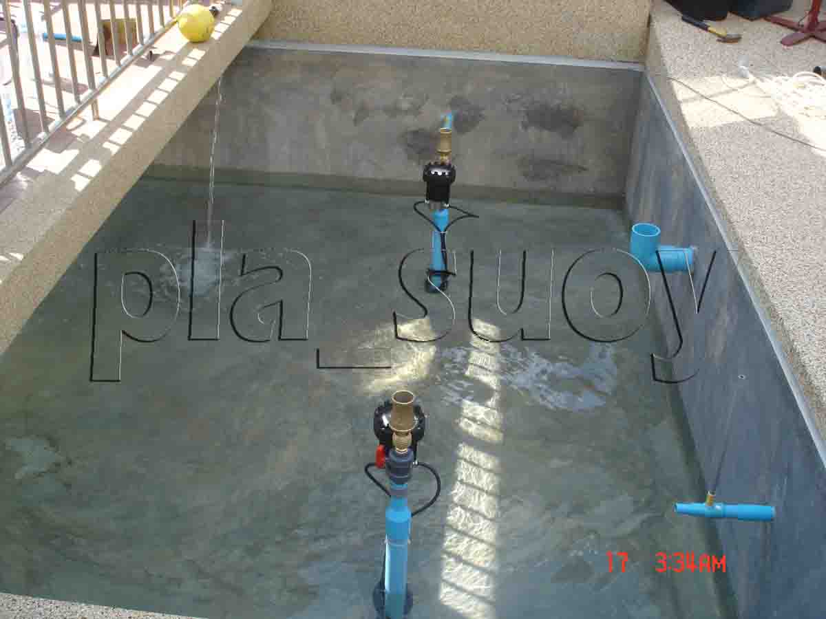 น้ำพุในบ่อเลี้ยงปลา บ้านพักคนชรา