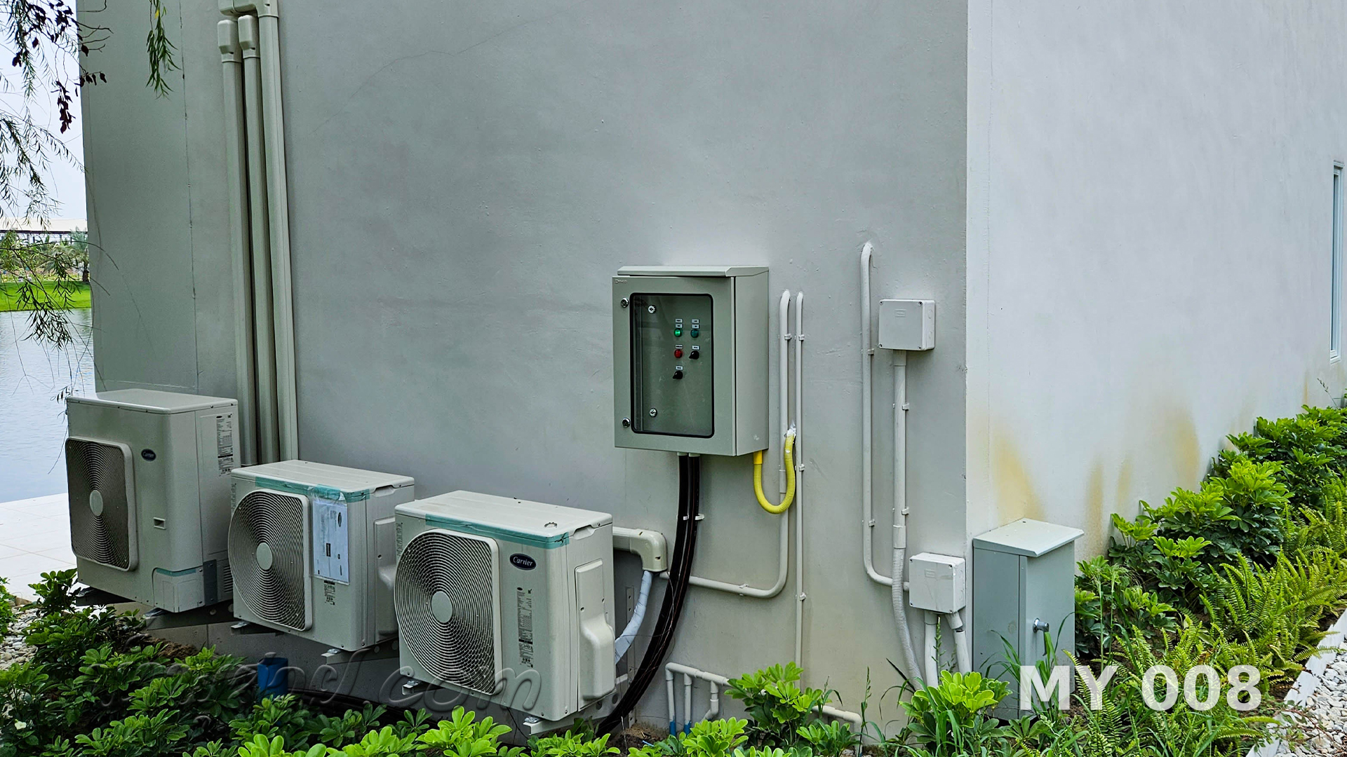 น้ำพุทุ่นลอย ทรงต้นสน MOO YOO ROSE HOUSE จ.นครปฐม