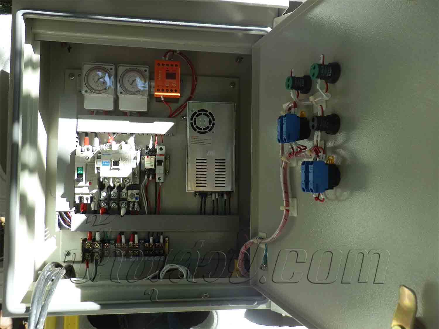 บ่อน้ำพุวงกลม 2 ชั้น พร้อมวง Ring และทรงต้นสน 8 หัว ที่ บ.ทีทีขนส่ง นครปฐม