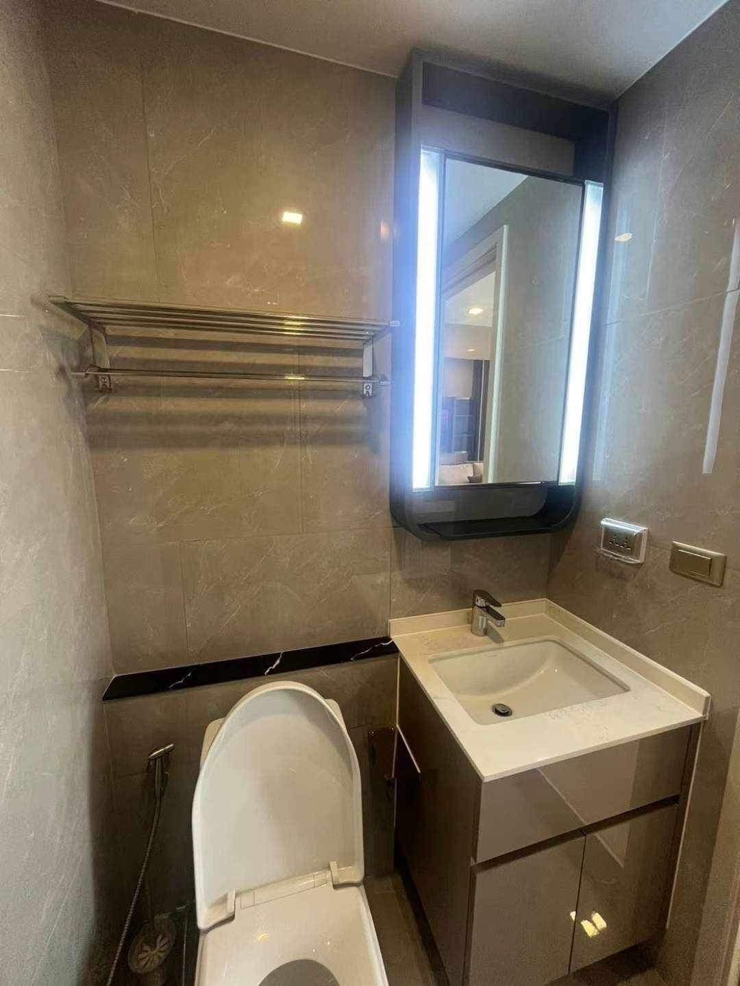 rent:(one9five at Rama 9) luxurious decoration, SB furniture, brand appliances, two bedrooms and two bathrooms, high floor