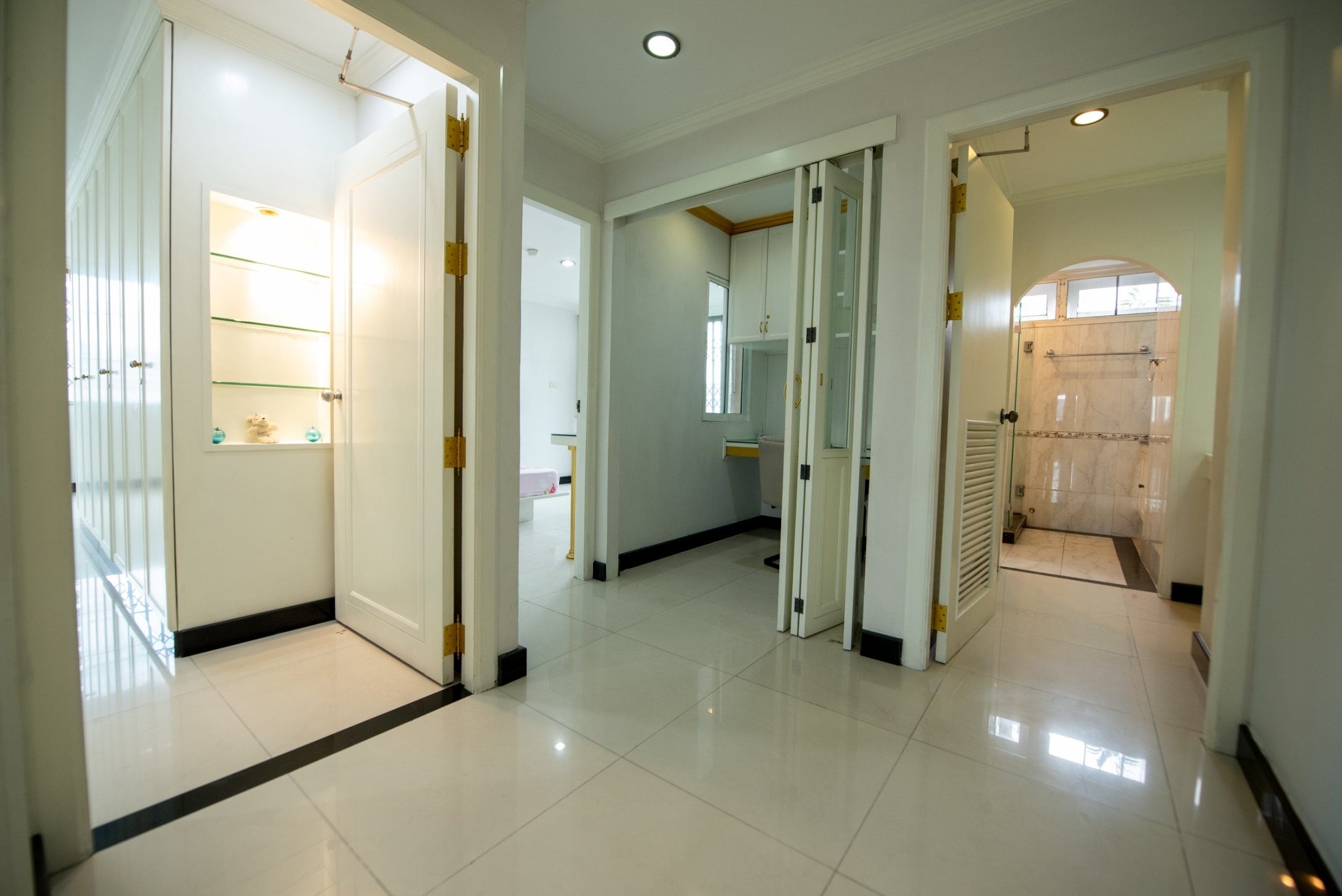 ขาย/ให้เช่าคอนโด โอเรียลเต็ล ทาวเวอร์ พื้นที่ 350 ตร.ม. 3 ห้องนอน เช่า 85,000 บ/ด ขาย 36 ล้าน