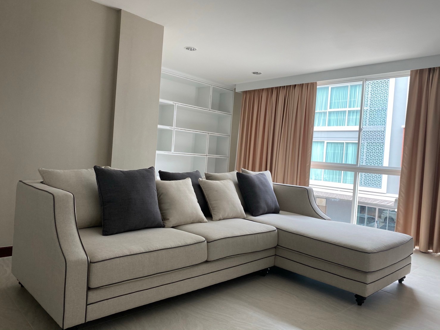 ให้เช่าทาวน์โฮม 4 ชั้น ย่านพระราม 3 พื้นที่ 24 ตรว. 3 ห้องนอน เช่า 70,000 บ/ด