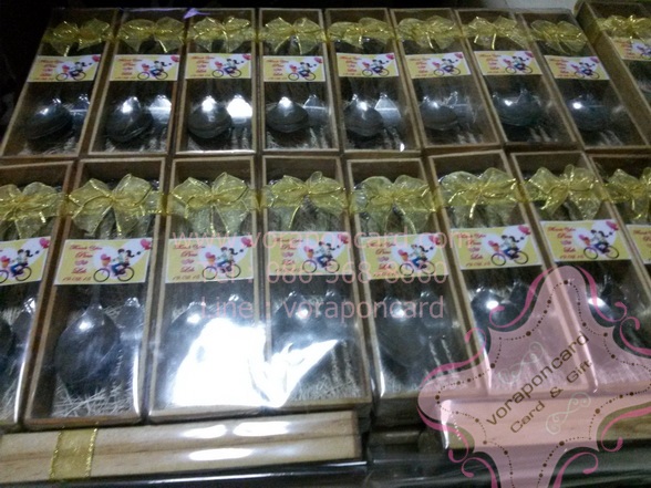 ช้อนส้อมเงินปลายกุหลาบแพคกล่องไม้