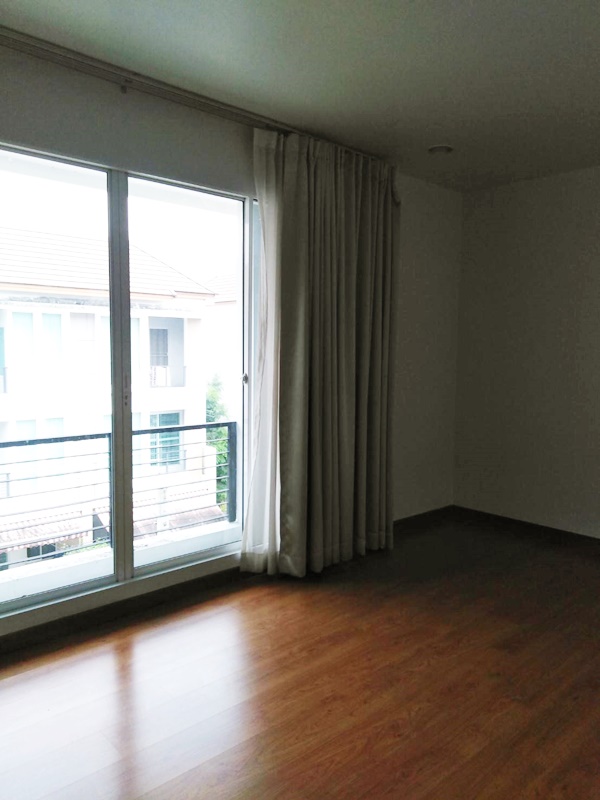 ให้เช่าทาวน์โฮม 3 ชั้น บ้านกลางเมือง สาทร-ตากสิน พื้นที่ 20 ตรว. 3 ห้องนอน เช่า 22,000 บ/ด