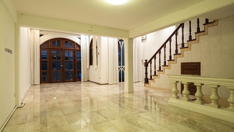 ให้เช่าทาวน์โฮม 4 ชั้น ย่านเอกมัย พื้นที่ 24 ตรว. 5 ห้องนอน เช่า 50,000 บ/ด