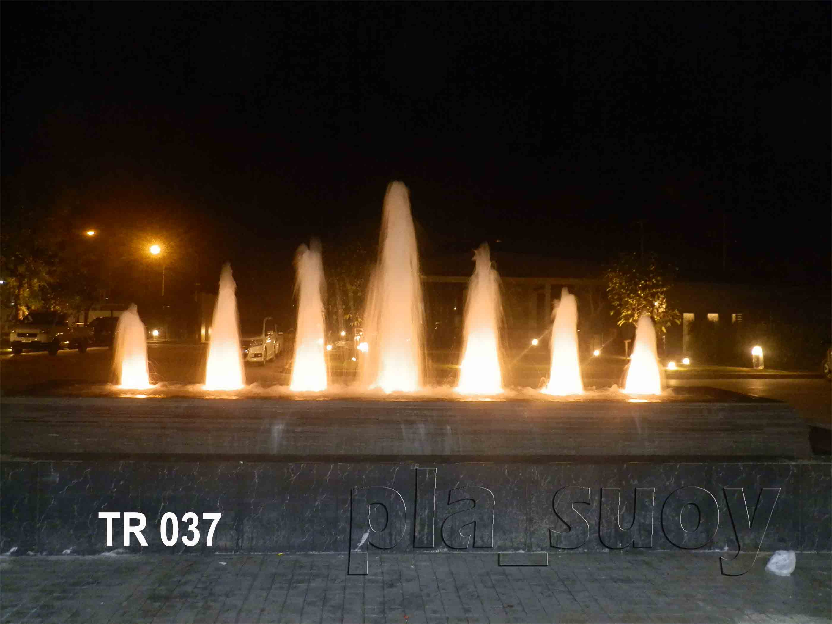 บ่อน้ำพุ หน้าโรงแรม The River ที่ จ.นครพนม