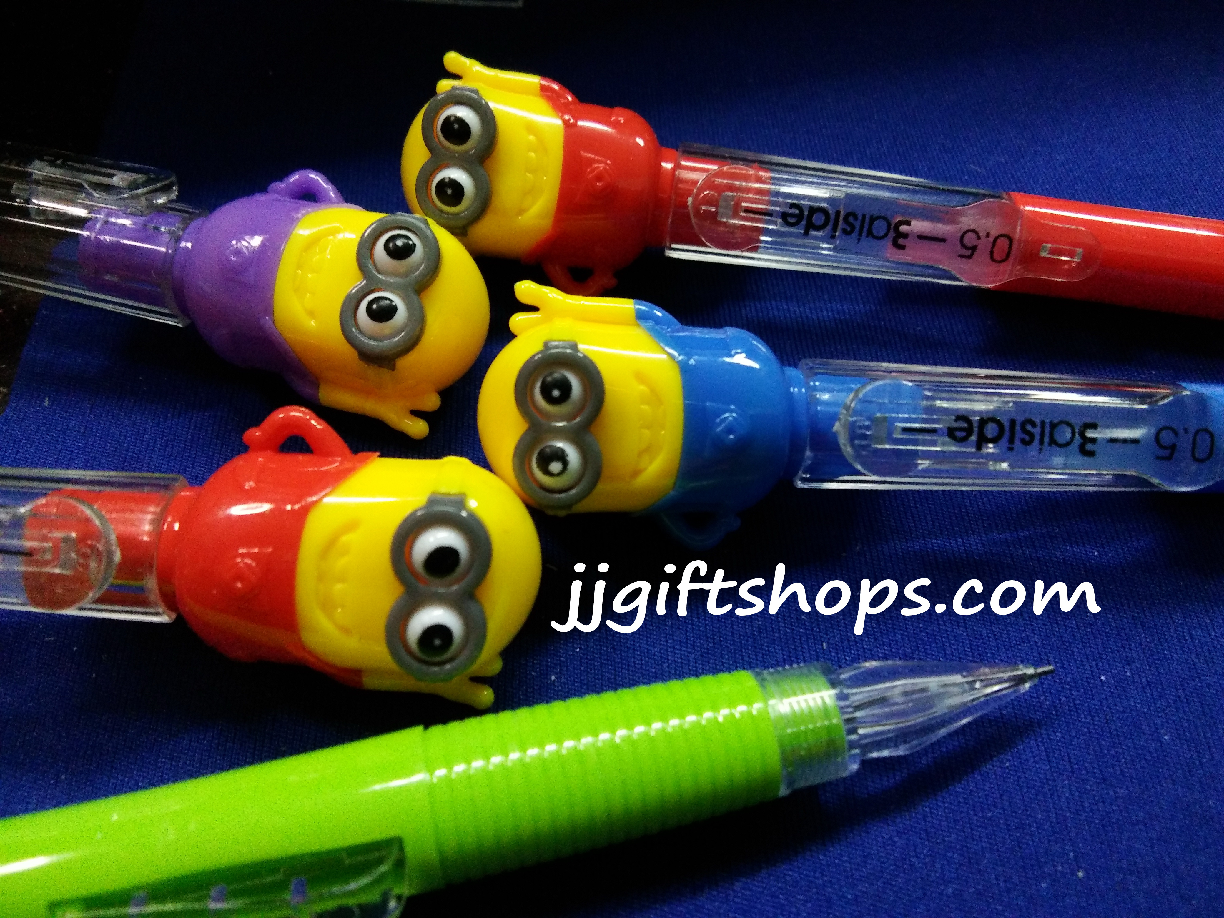 ดินสอกด ลายมินเนียน (ซื้อ 12 ชิ้น ราคาส่ง 19 บาท/ชิ้น)