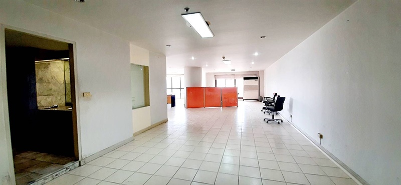 ขายคอนโด สเตท ทาวเวอร์ พื้นที่ 134 ตรม. 1 ห้องนอน ขาย 11 ล้านบาท