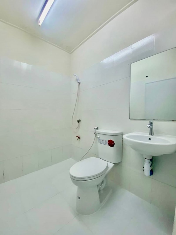 ขายทาวน์เฮ้าส์ 2 ชั้น ย่านศรีนครินทร์ พื้นที่ 16 ตรว. 2 ห้องนอน ขาย 2.5 ล้านบาท