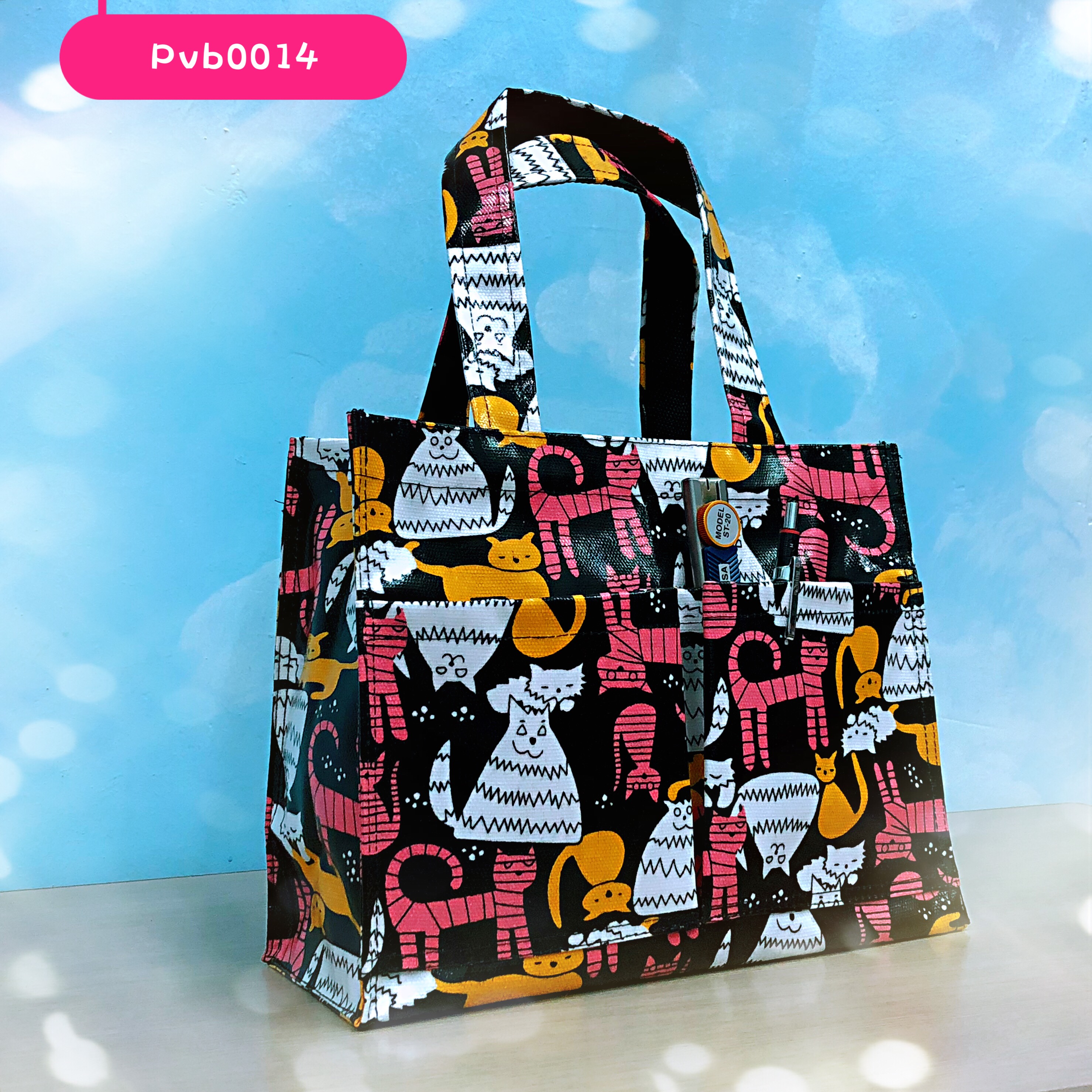 กระเป๋าผ้าเคลือบ PVC กันน้ำ ใส่เอกสาร (A5) สีดำ / ฝูงแมวอียิปต์