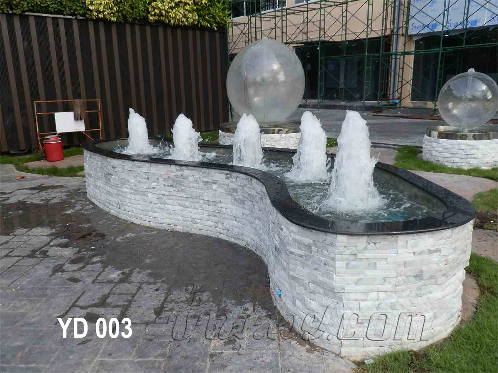 บ่อน้ำพุ ฟรีฟอร์ม ที่ บริษัท ยงดีเวลล็อป