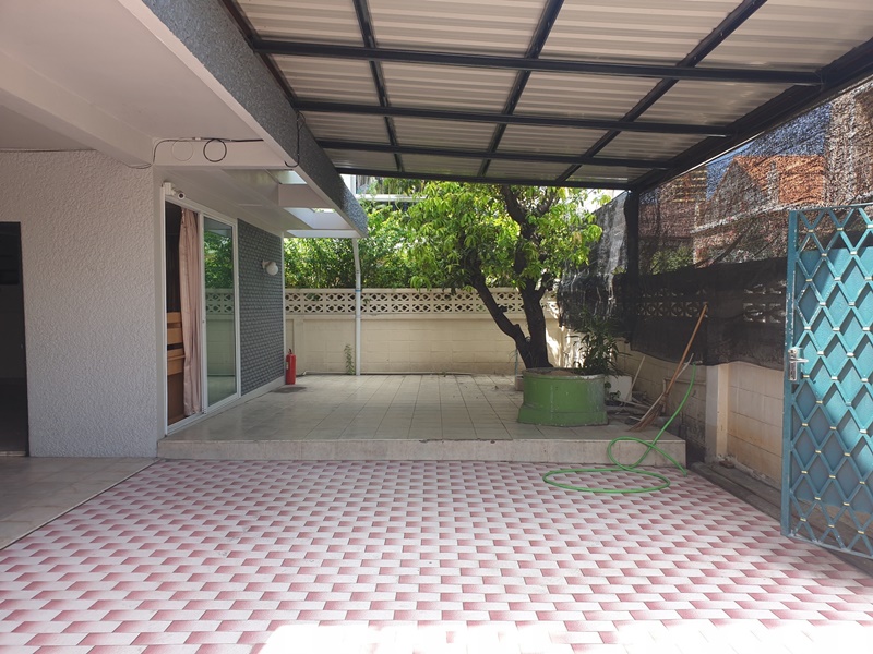 ให้เช่าบ้านเดี่ยว 2 ชั้น ย่านรัชดา พื้นที่ 60 ตรว. 3 ห้องนอน เช่า 60,000 บ/ด