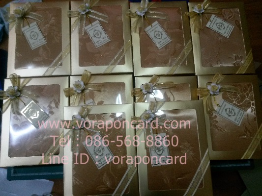 ผ้าแพร 5 ฟุตใส่กล่องทองพร้อมโบว์ป้ายชื่อ