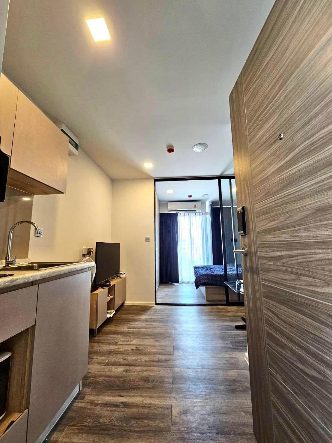 ให้เช่า Atmoz Ratchada - Huaikwang แอทโมช รัชดา - ห้วยขวาง รูปแบบห้อง 1 ห้องนอน, 1 ห้องน้ำ อาคาร C ชั้น 3 ขนาด 24 ตร.ม. ราคาเช่า 11,000 บาท/เดือน