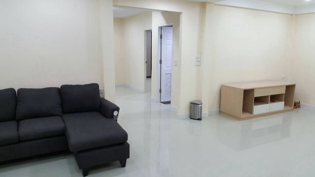 ขายบ้านเดี่ยว 2 ชั้น ย่านวิภาวดี 20 พื้นที่ 55 ตรว. 4 ห้องนอน ขาย 18 ล้านบาท