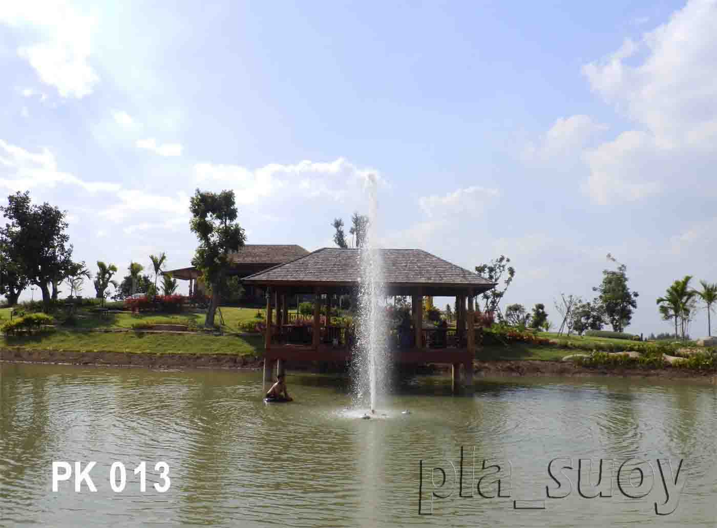 ชุดน้ำพุทุ่นลอยราคาประหยัด ที่บ้านไร่ทอแสง