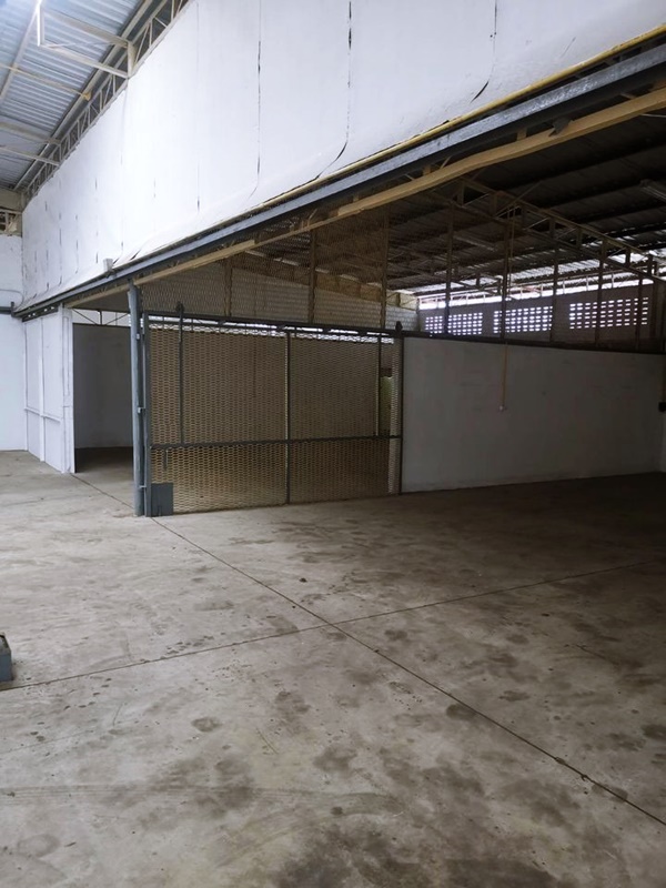 ให้เช่าโกดังสินค้า ย่านอ่อนนุช พื้นที่ 580, 680, 850 ตรม. เช่า 160-180 บาท/ตรม.