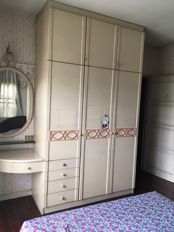 ขายทาวน์โฮม 2 ชั้น ย่านสุขุมวิท พื้นที่ 28 ตรว. 4 ห้องนอน ขาย 6.3 ล้านบาท