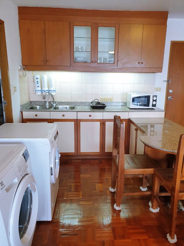 ให้เช่าคอนโด สีลม สวีท พื้นที่ 54 ตรม. 1 ห้องนอน ให้เช่า 18,000 บ/ด