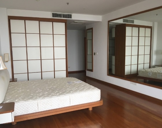 ให้เช่าคอนโด รัตนโกสินทร์ วิว แมนชั่น 410 ตร.ม. 3 ห้องนอน ให้เช่า 50,000 บ/ด