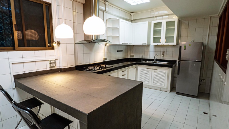 ให้เช่าทาวน์โฮม 4 ชั้น ย่านเอกมัย พื้นที่ 24 ตรว. 5 ห้องนอน เช่า 50,000 บ/ด