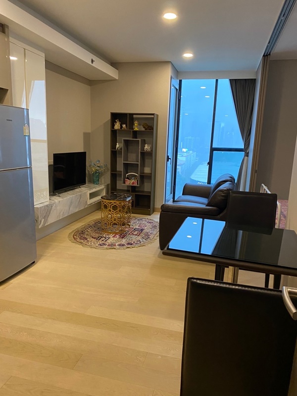 ให้เช่าคอนโด ไซมิส เอ๊กซ์คลูซีพ ควีนส์ พื้นที่ 35 ตร.ม. 1 ห้องนอน เช่า 26,000 บ/ด