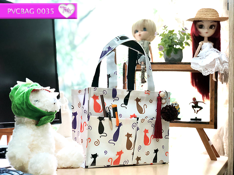 กระเป๋าผ้าเคลือบ PVC กันน้ำ ใส่เอกสาร (A5)pvb0035 ขาว.แมวส้ม