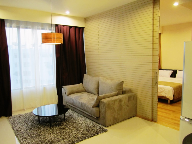 ให้เช่าคอนโด ดิ เอ็มโพริโอ เพลส พื้นที่ 47 ตร.ม. 1 ห้องนอน เช่า 30,000 บ/ด