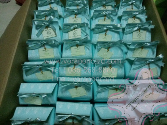 พวงกุญแจสายวัดหัวใจสีฟ้าแพคกล่องพร้อมโบว์ป้ายชื่อ