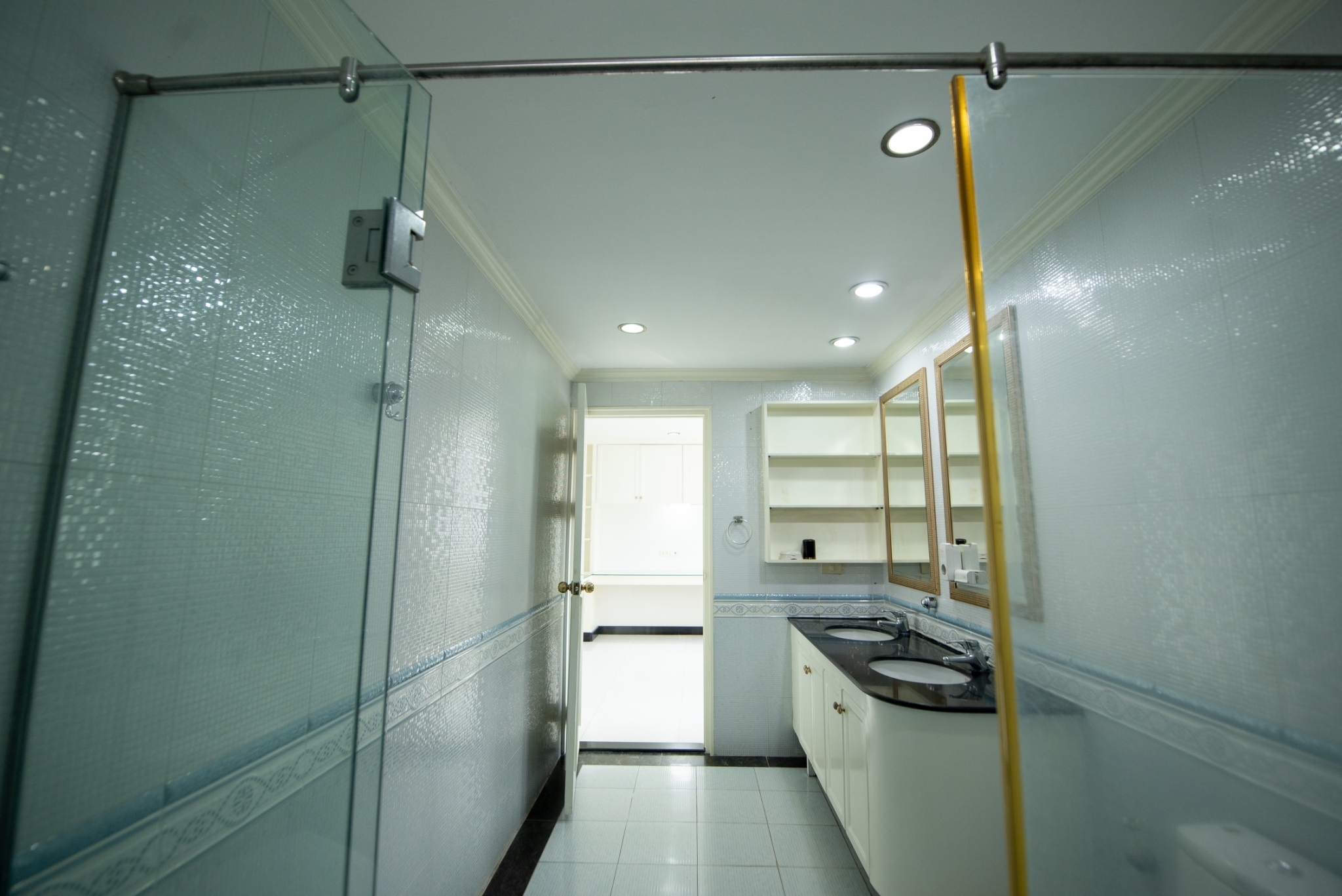 ขาย/ให้เช่าคอนโด โอเรียลเต็ล ทาวเวอร์ พื้นที่ 350 ตร.ม. 3 ห้องนอน เช่า 85,000 บ/ด ขาย 36 ล้าน