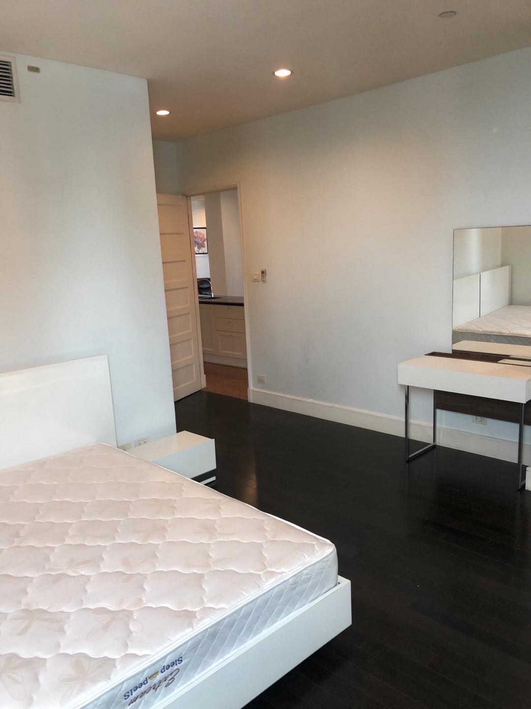 ให้เช่า อกัสตัน สุขุมวิท22 155 ตร.ม 3 ห้องนอน ตึก B ห้อง ราคา 75,000บาท/เดือน