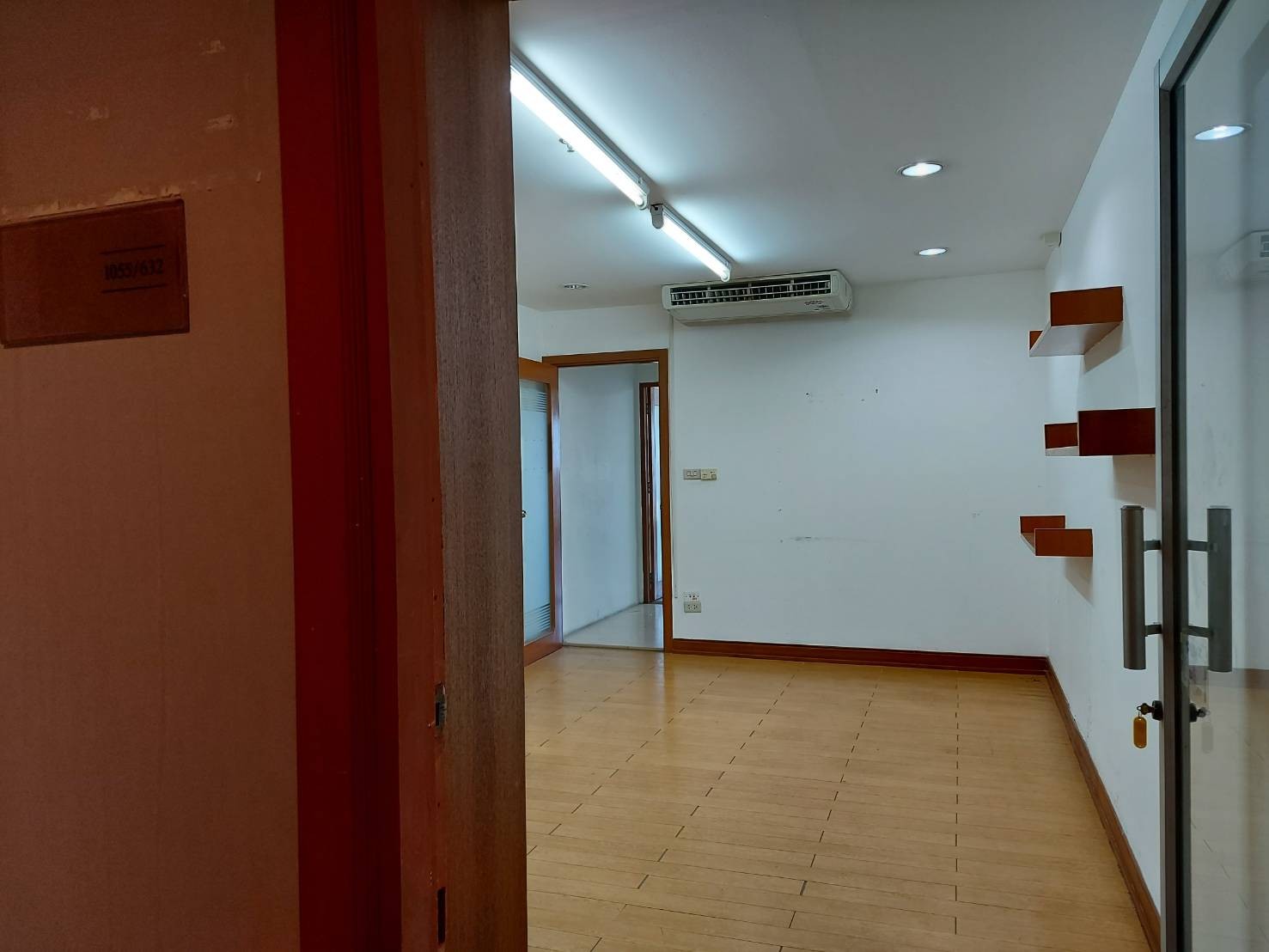 ขายคอนโด สเตท ทาวเวอร์ พื้นที่ 204.69 ตรม. 3 ห้องนอน ขาย 15 ล้านบาท