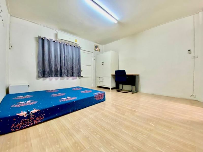 ขายทาวน์เฮ้าส์ 2 ชั้น ย่านศรีนครินทร์ พื้นที่ 16 ตรว. 2 ห้องนอน ขาย 2.5 ล้านบาท