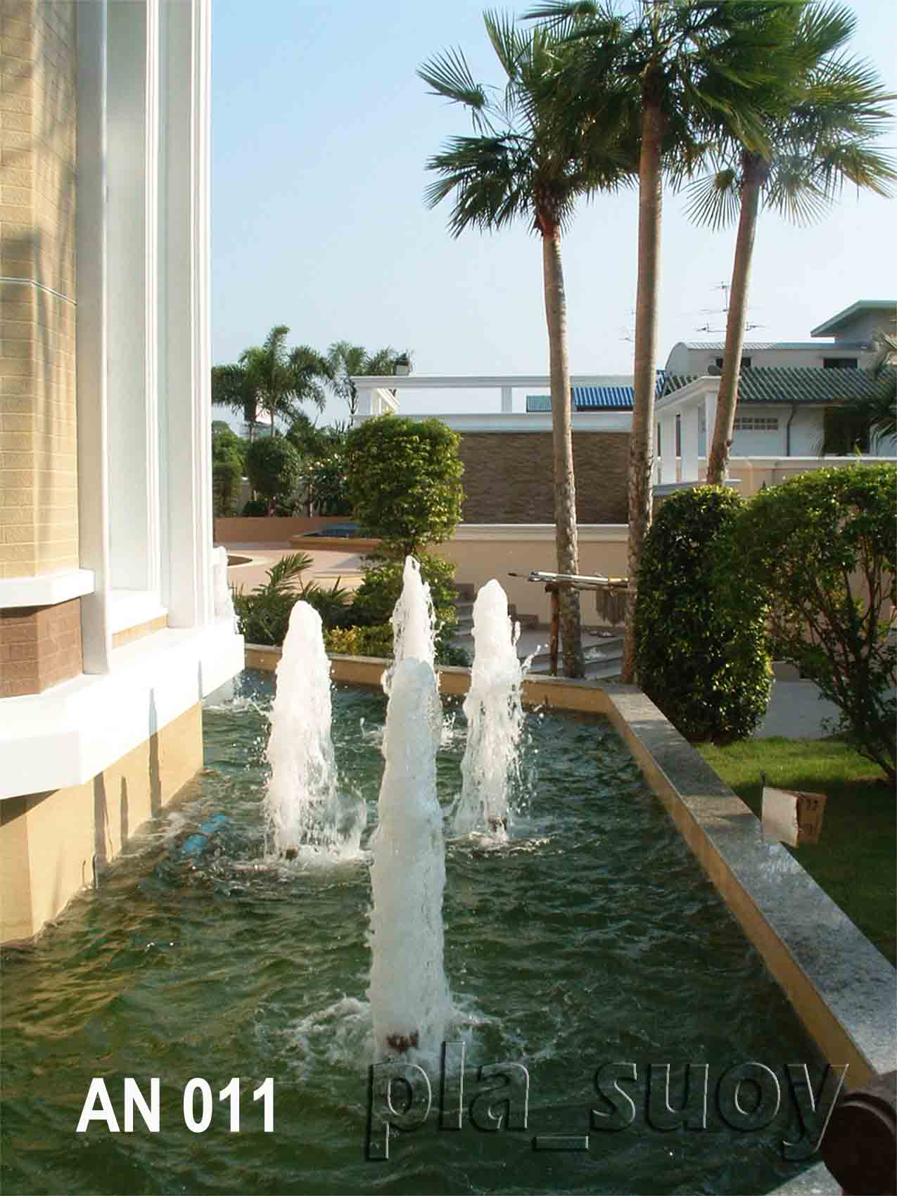 น้ำพุในบ่อเลี้ยงปลาคาร์ฟ บ้านคุณอรุณี