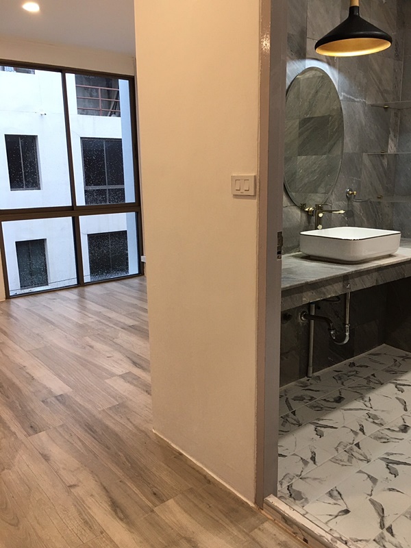 ให้เช่าทาวน์เฮ้าส์ 3 ชั้น ย่านสุขุมวิท 44 พื้นที่ 24 ตรว. 5 ห้องนอน เช่า 55,000 บ/ด